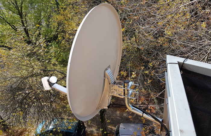montaż anteny Triax 80cm balkon